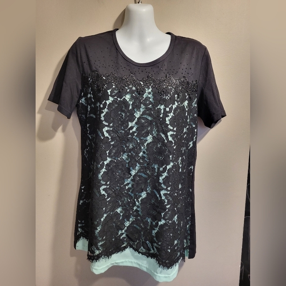 NWOT Chic Black Lace Overlay Women's Top, Size Small - Picture 1 of 5